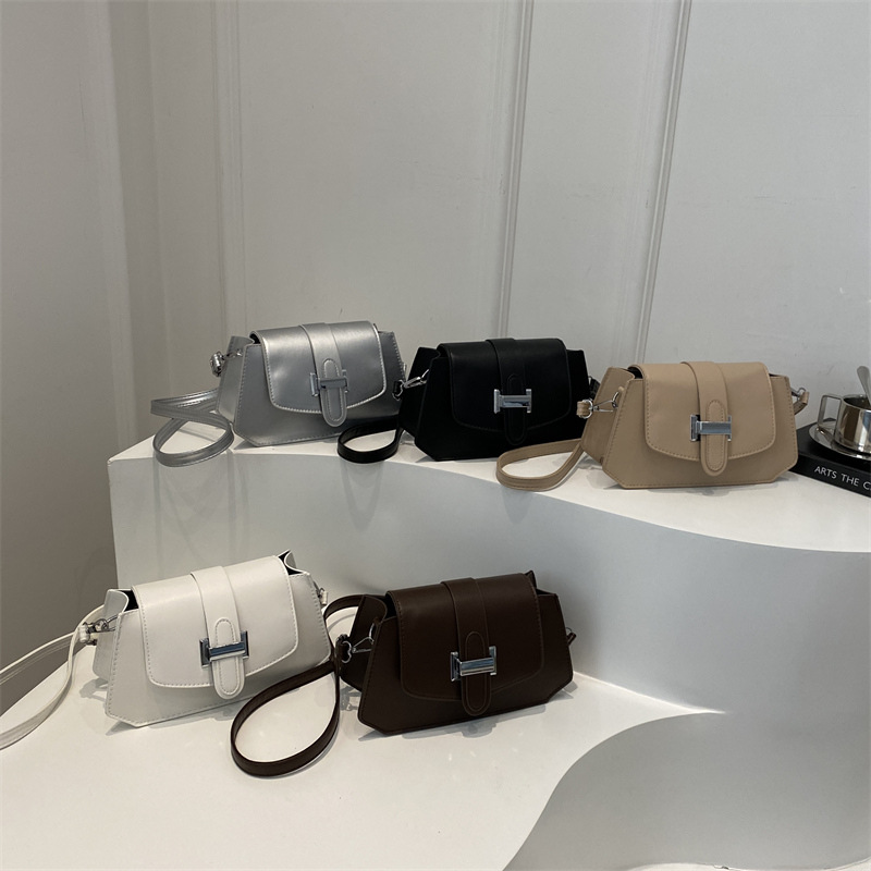 Bolso de hombro popular de este año para mujer 2024 invierno nuevo bolso de mensajero de moda estilo coreano simple bolso cuadrado pequeño de moda occidental