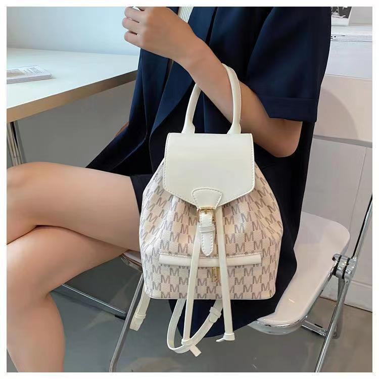 Mochila de hombro impresa de alta calidad para mujeres 2023 nueva moda en línea rojo universal fuera de gran capacidad explosiva