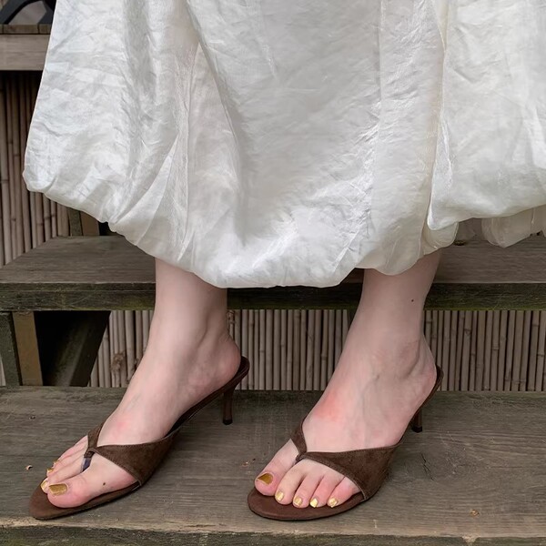 Casual retro suede flip flops made of sheepskin leather