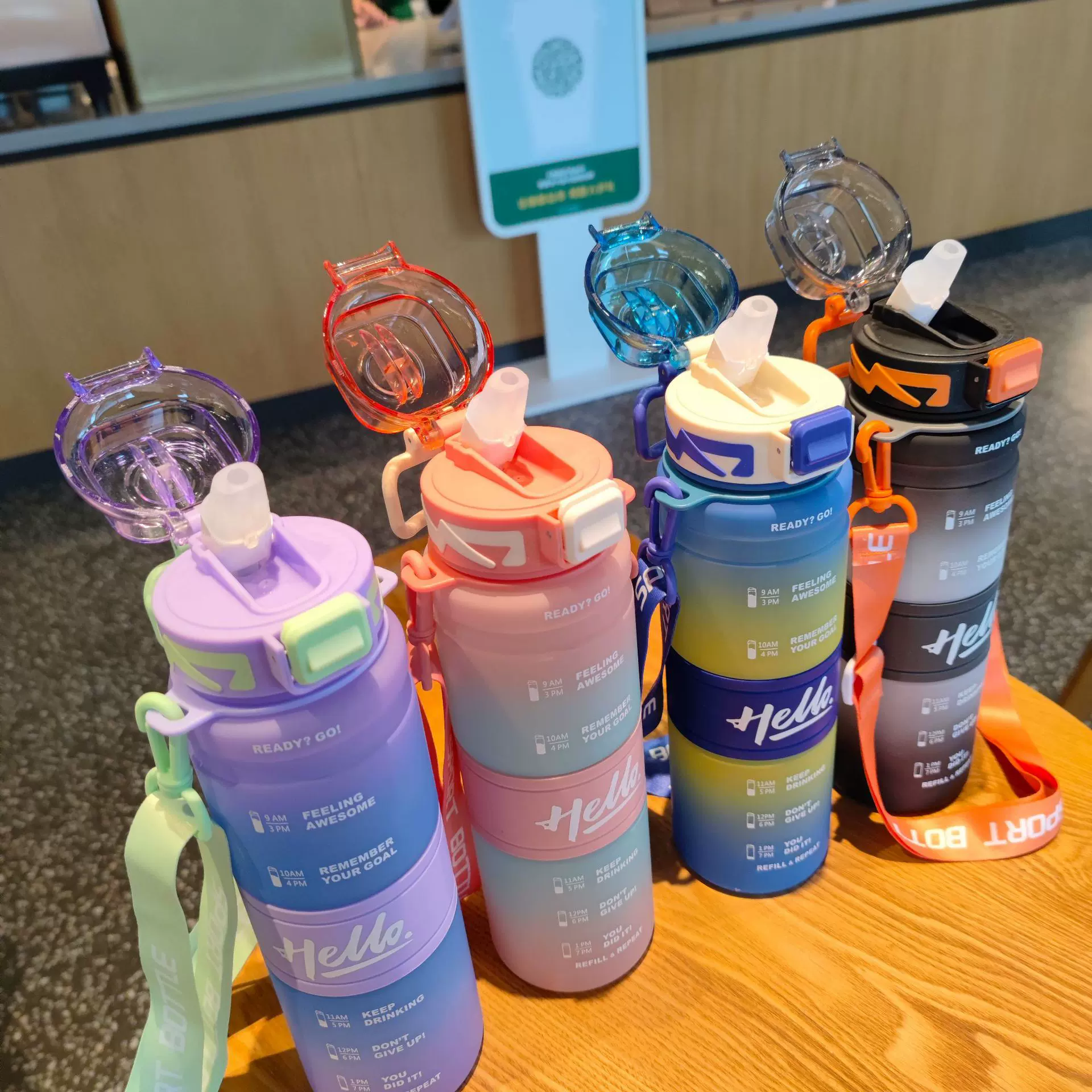 批发1000ml高颜值吸管杯塑料水杯便携背带吸管水瓶学生渐变色水壶