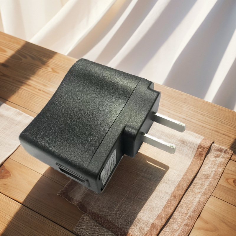 5V全波带IC美规欧规澳规手机充电器老人机18650锂电池全球通用