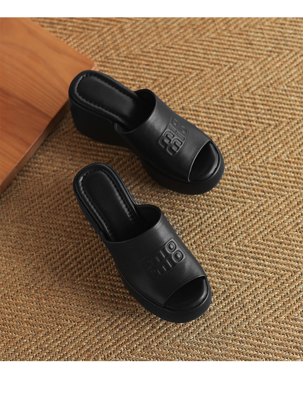 Dép sandal nữ xỏ ngón đế dày in chữ mùa hè da thật — màu be chi tiết 17