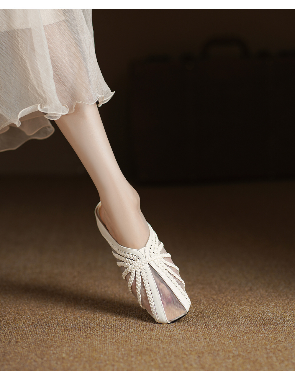 Dép sandal nữ mũi nhọn quai chữ V đế xuồng cao 7 cm, chất liệu lưới ren họa tiết hoa — đen chi tiết 5