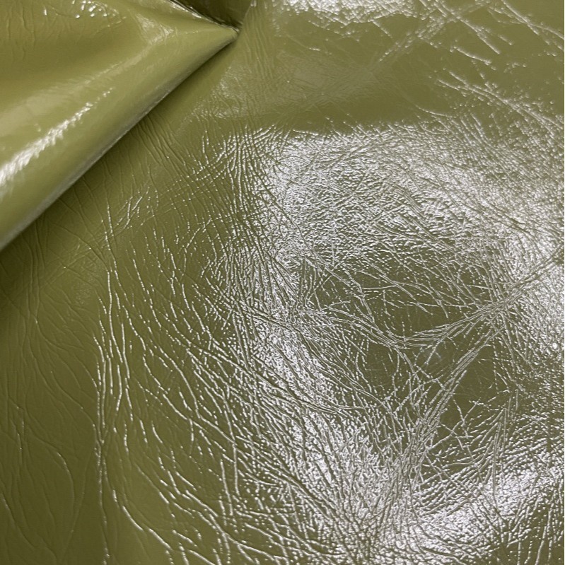 现货0.7厚全棉底揉纹镜面皱纹服装装饰家居包装用柔软PU革面料