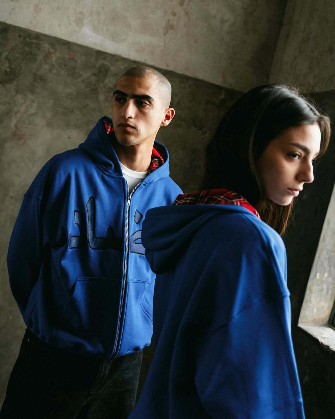 Giacca con cappuccio uomo y2k con zip e stampa personalizzata_voghion.com