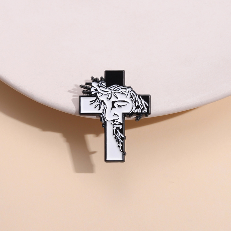 Holiday, Daily Occasion Cute Pin Human Cross Heart Shape Alloy Stoving Varnish Unisex Brooches