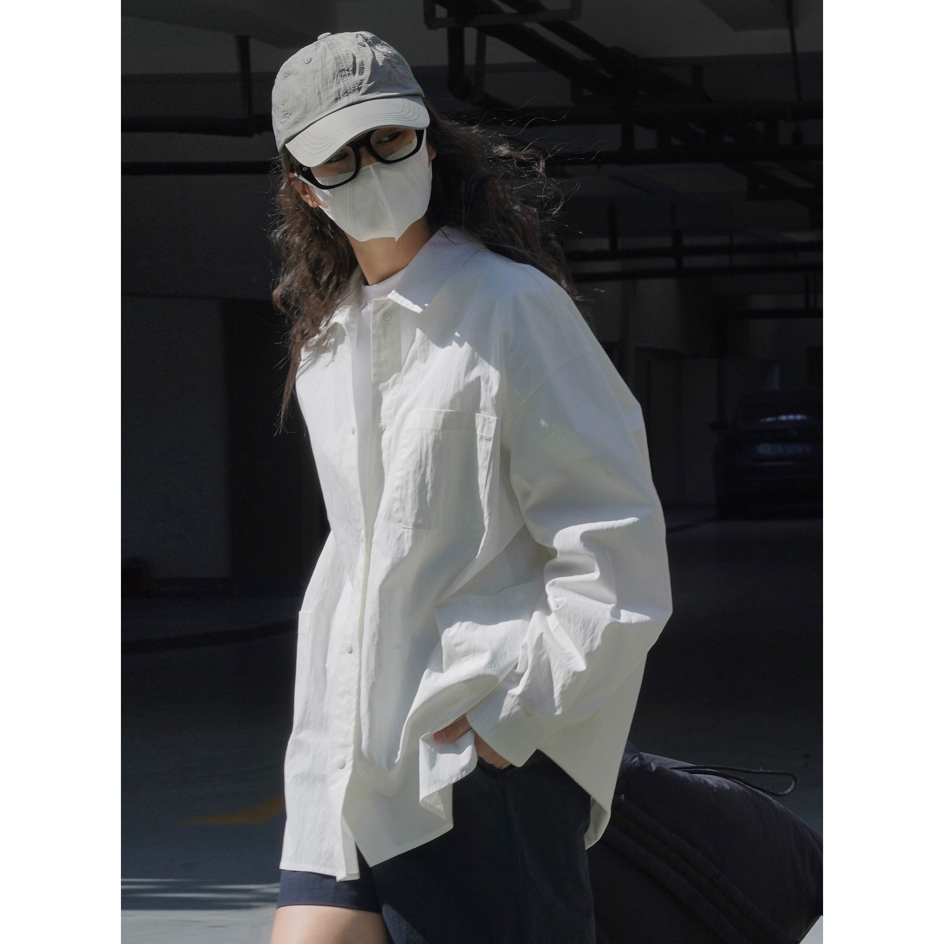 Новая весенняя рубашка в японском стиле нейтрального простого дизайна с отложным воротником, свободный утягивающий повседневный топ для женщин