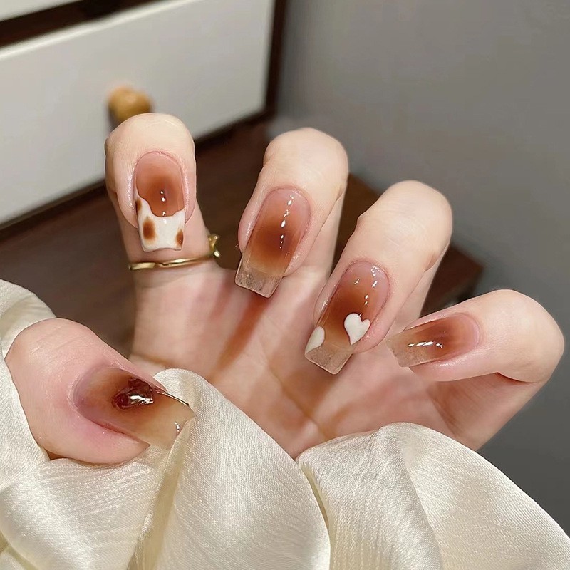 Super Sweet Love Nail Art Autumn and Winter Warm Heart Caramel Amber Blush Wear Nail Sweet Beauty White False Nails Wholesale