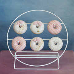 5ZV7 wholesale European-style iron dessert table accessory foldable donut stand wedding party bread ring display stand