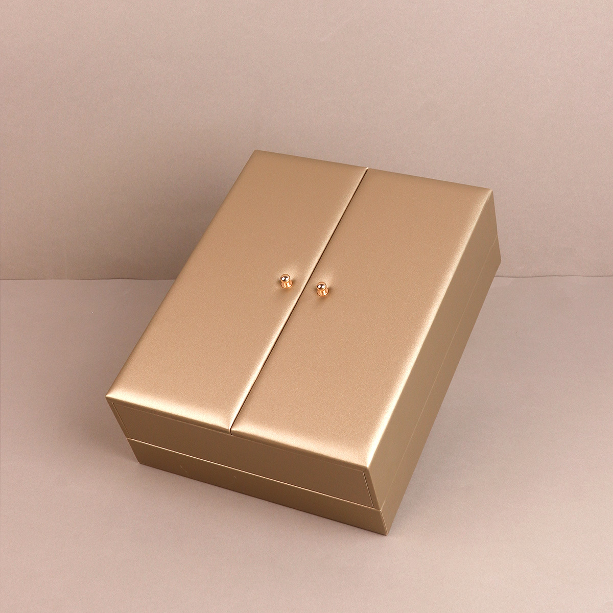 ���ݸߵ�˫��Ƥ��������װ�д��������������ָ�鱦չʾ������Ʒ