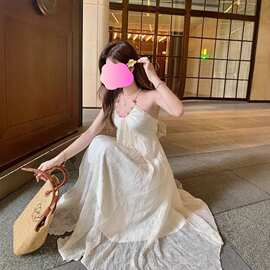 露背法式挂脖小心机沙滩裙超仙海边蝴蝶结设计感收腰显瘦长裙子女