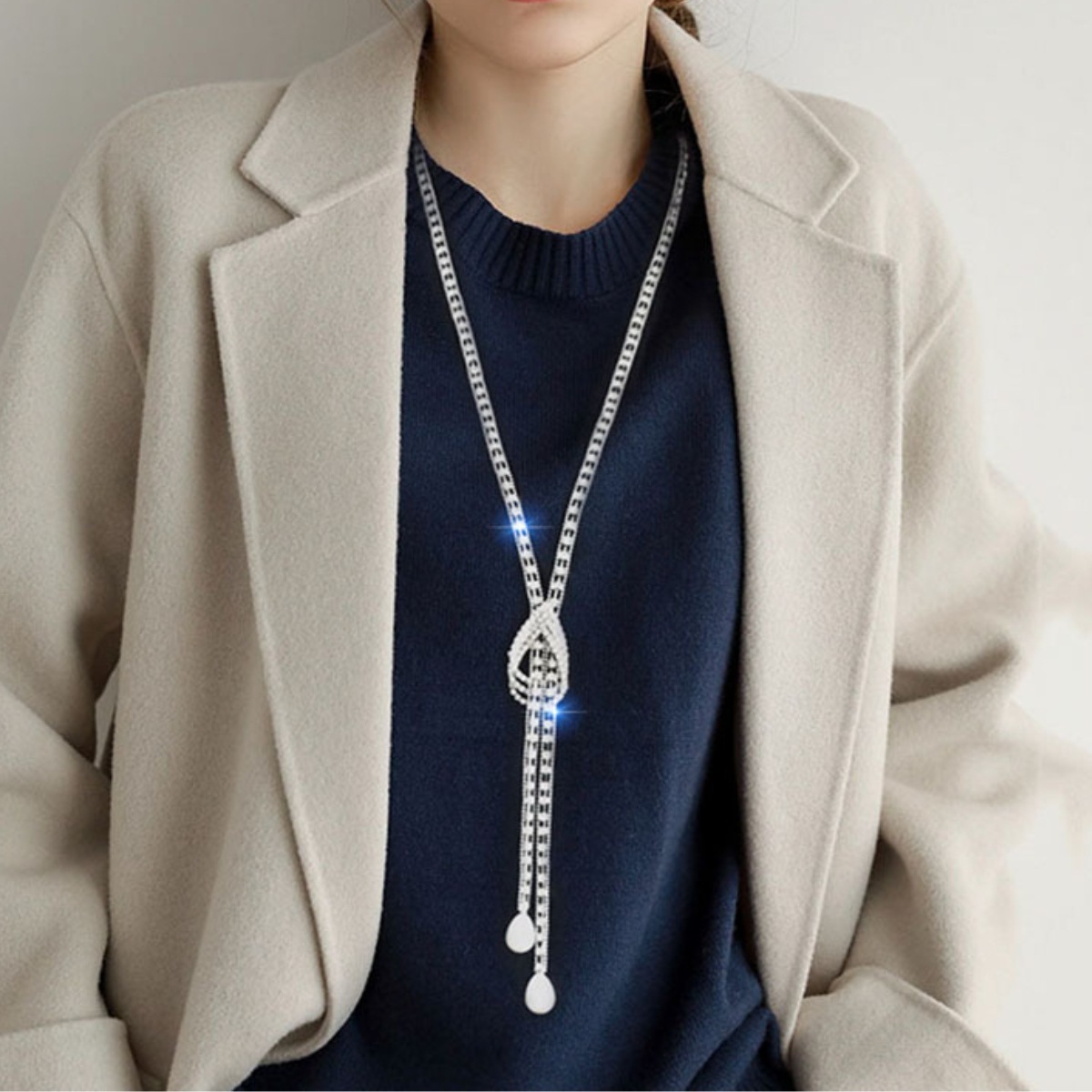 Collar largo de la cadena de garra caliente transfronteriza europea y americana simple Otoño e Invierno versátil nuevo collar de lujo ligero de alto grado personalizado para mujeres