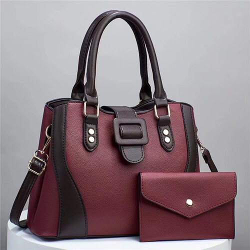 Contrast-color spliced tote bag with a delicate lychee-pattern design, featuring a minimalist aesthetic and high-quality craftsmanship—perfect for carrying in a spacious bucket-style silhouette, suitable as both a shoulder and crossbody bag.