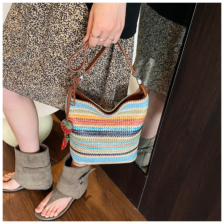 Handmade woven bag for women, 2025 new style straw woven bag, versatile shoulder bag, seaside vacation crossbody bag, bucket bag undefined