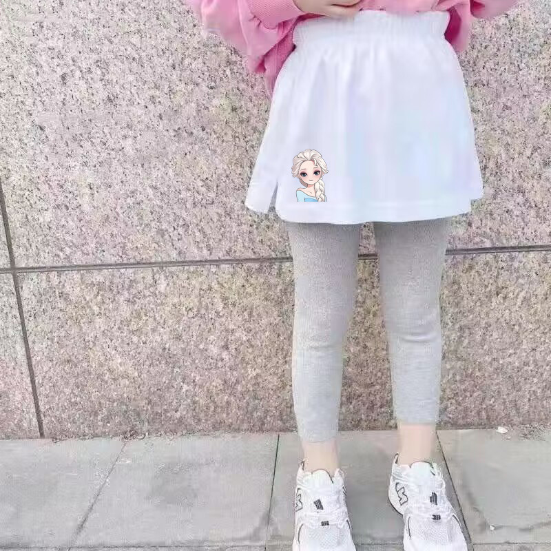 Pantalones cortas para niños con una base universal debajo de una falda de bebé de borde blanco coreano con una camiseta encantadora con base