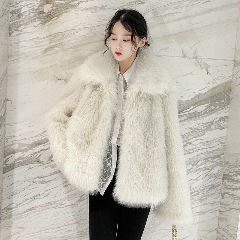 Winter Women's Long-sleeved Solid Color Fur Coat Thickened Short Fox Fur Square Collar Plush Jacket Faux Fur Coat Winter Women's Long-sleeved Solid Color Fur Coat Thickened Short Fox Fur Square Collar Plush Jacket Faux Fur Coat