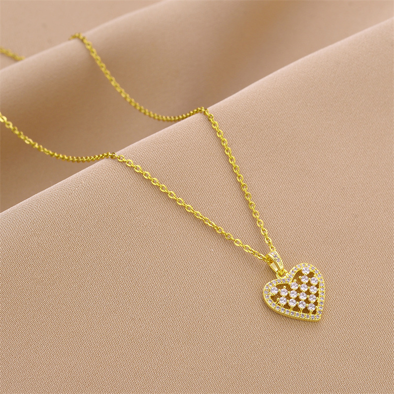 Heart Shape Pattern Women'S Gender Fashion Heart Shape Titanium Steel Hollow Out Inlay Rhinestones Pendant Necklace 1 Piece