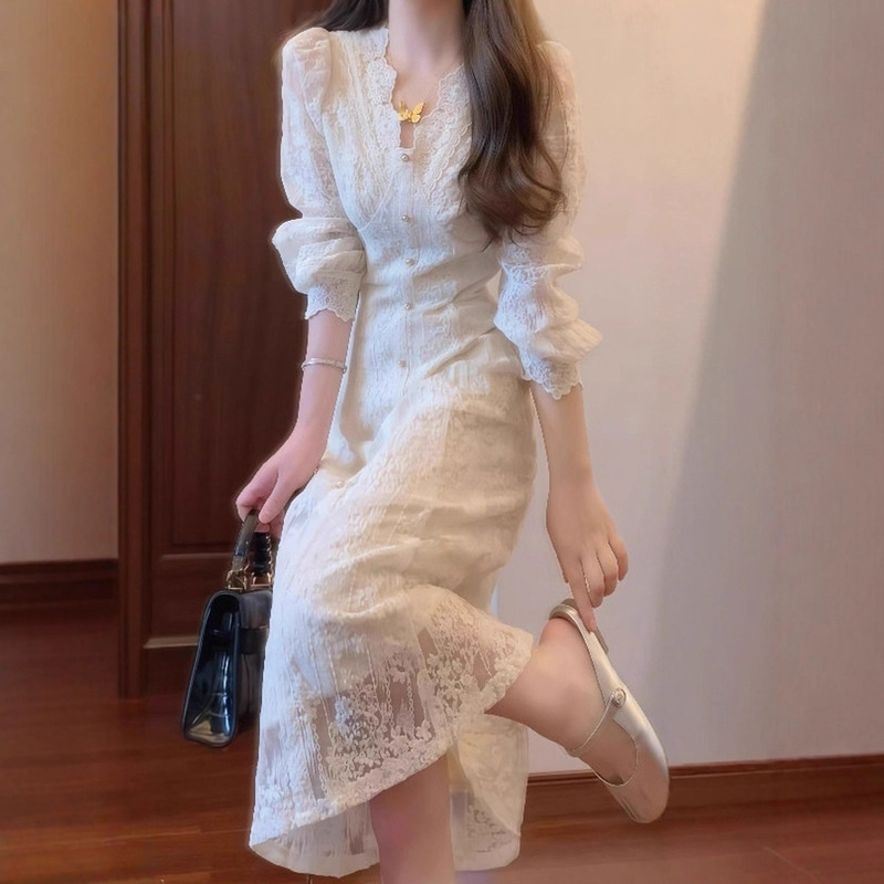 2026 Autumn French Sweet and Gentle Style White Lace Dress Long-Sleeved Waist-Cinching Elegant Long Dress