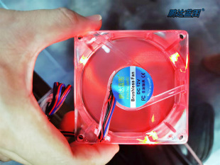 �S��ȫ���o�� �i�_�{�D 8025�l��LED�t�� 8CM����12V��X�C��ɢ��