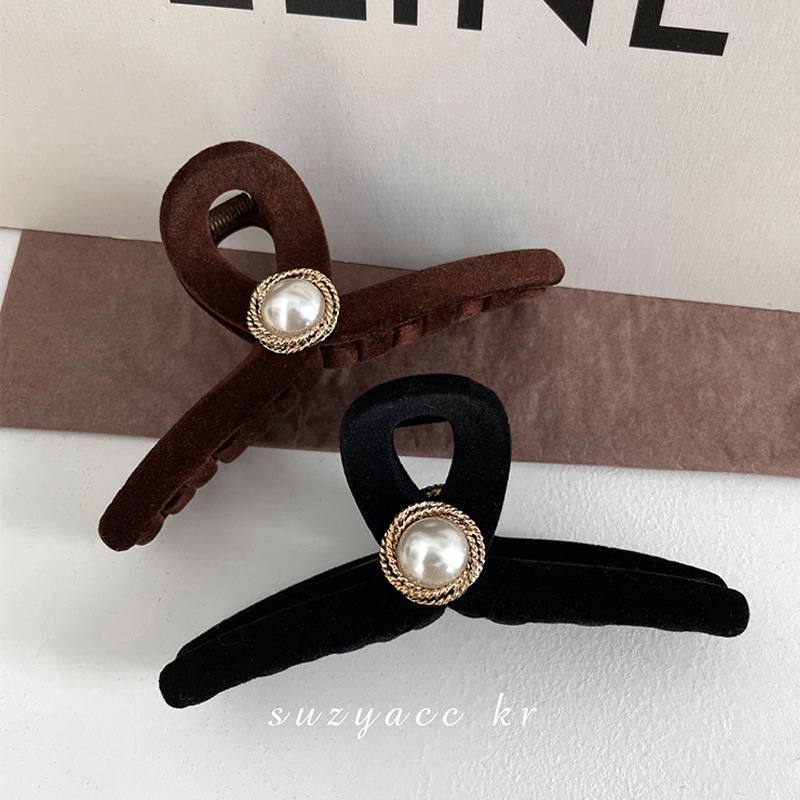 French Retro Pearl Flocking Grabber Autumn And Winter Temperament Hairpin Retro Pearl Medium Hair Clip Headpiece