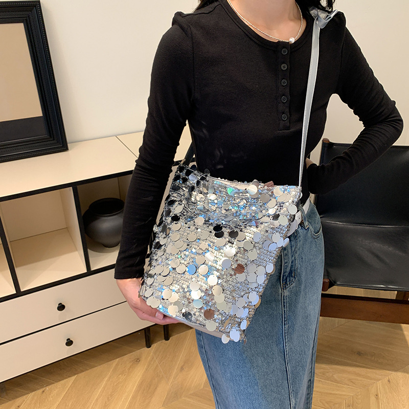 Bolso de paleta de verano popular para mujeres 2024 nueva moda de gran capacidad de hombro mochila de viaje casual bolso de cubo