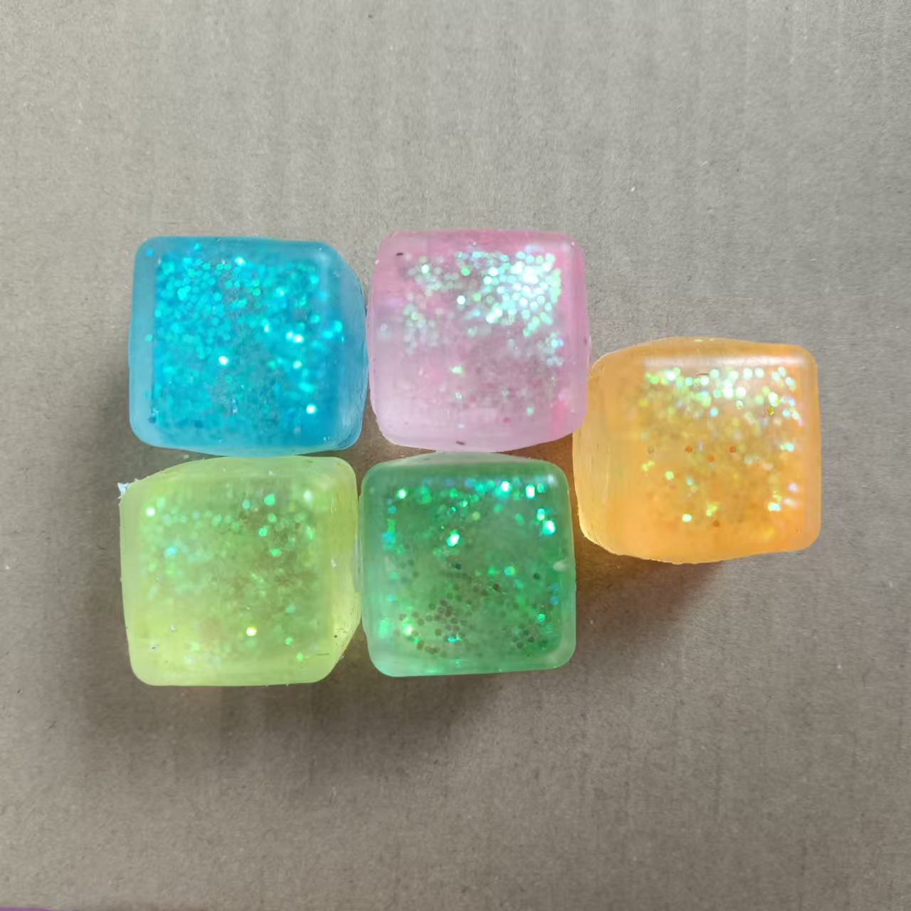 Tofu amasado le maltosa Aurora hielo grande rebote lento Red Red desahogo artefacto descomprimido a mano pellizco juguetes pequeños