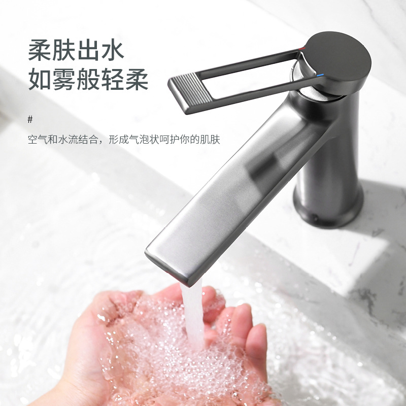 Toda la pistola de cobre, lavabo de baño simple y alto gris, grifo de agua fría y caliente, gabinete de baño, lavabo, grifo de una sola mano, hogar
