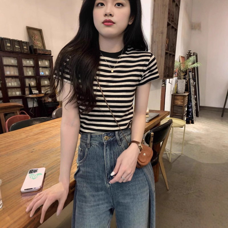 Contrast Color Stripesd Round Neck Short-Sleeved T-Shirt for Women 2025 Summer New Korean Style Slimming Look and Versatile Design Top Contrast Color Stripesd Round Neck Short-Sleeved T-Shirt for Women 2025 Summer New Korean Style Slimming Look and Versatile Design Top