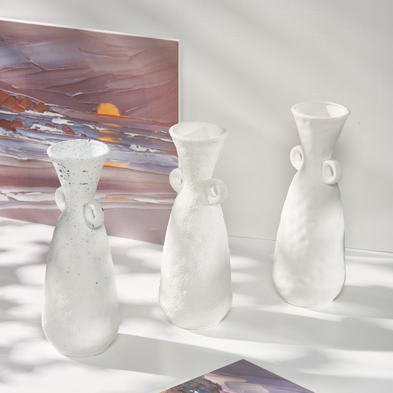 Sichuan-style Nordic-inspired minimalist white ceramic vase dried flower centerpiece for bed and breakfast, wabi-sabi artist home decoration item