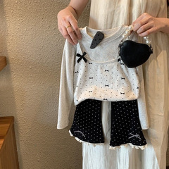 女の子のtシャツ春の子供の赤ちゃんの蝶結びの偽の2つの長袖の上着のトランペットのズボンのスーツ0069A073