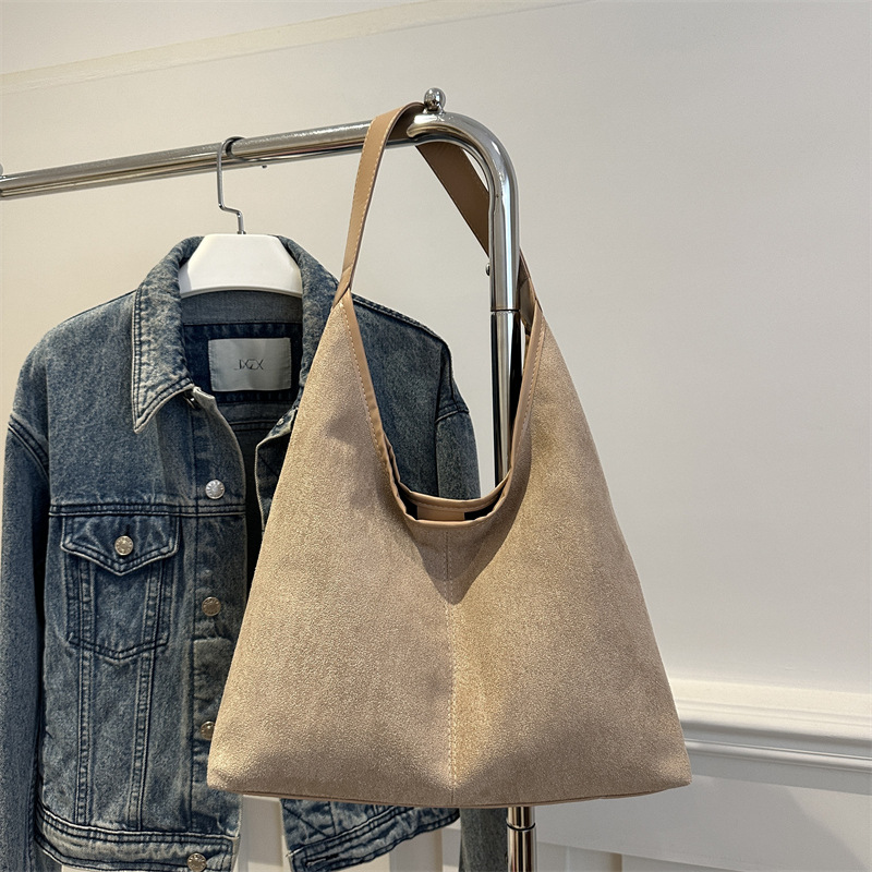 Otoño y invierno bolsas retro de gamuz, bolsas debajo de las axilas, bolsas para mujeres, bolsas de hombro de gran capacidad, bolsas de cubo.
