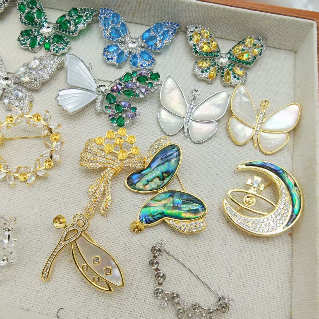 Broche DIY accesorios de cobre zircón mariposa broche de decoración broche de abrigo semiacabado