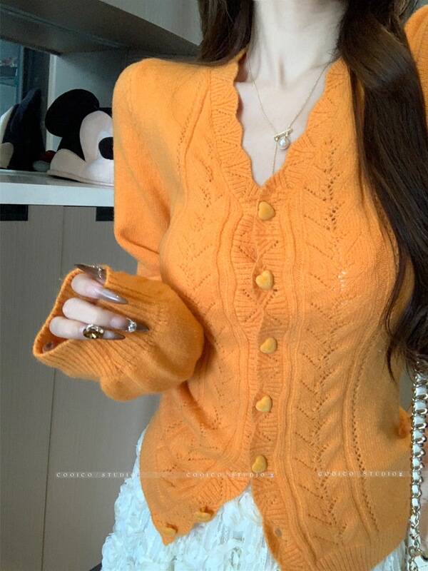 2025 New Design Orange V Neck Long-Sleeved Knitted Sweater for Women in Autum, Chic Age-Reducing Slimming Look Top