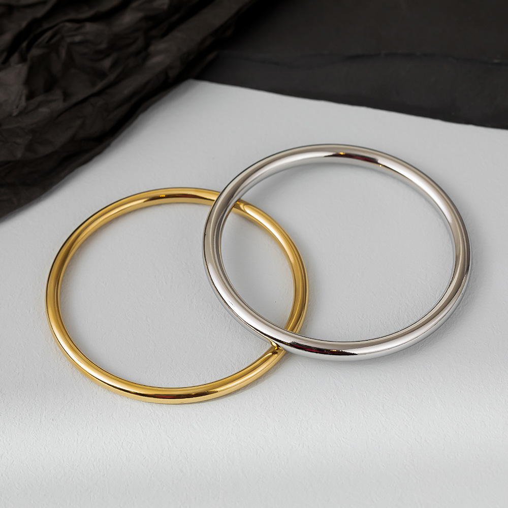 Pulsera de acero de titanio macizo de estilo nacional, anillo liso simple, no se desvanece, joyería para mujeres, venta al por mayor.