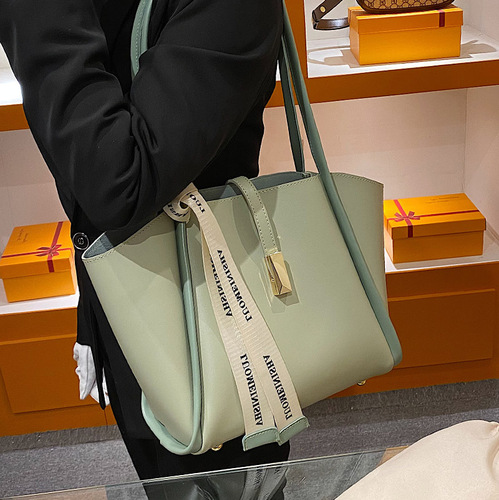Large bag women's large-capacity bag 2024 new style trendy versatile shoulder bag class commuting tote bag