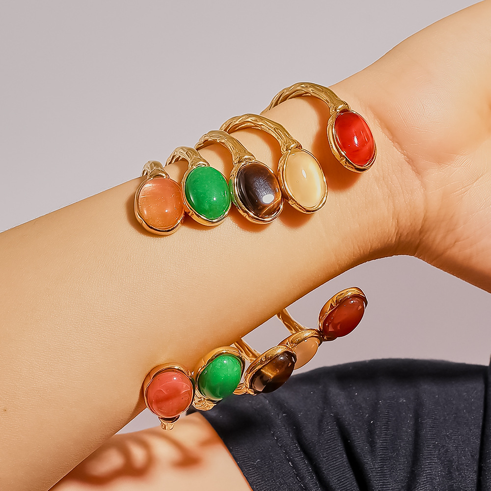 Venta caliente transfronteriza retro titanio acero chapado 18K doble cara ovalada piedra natural apertura irregular pulsera ajustable