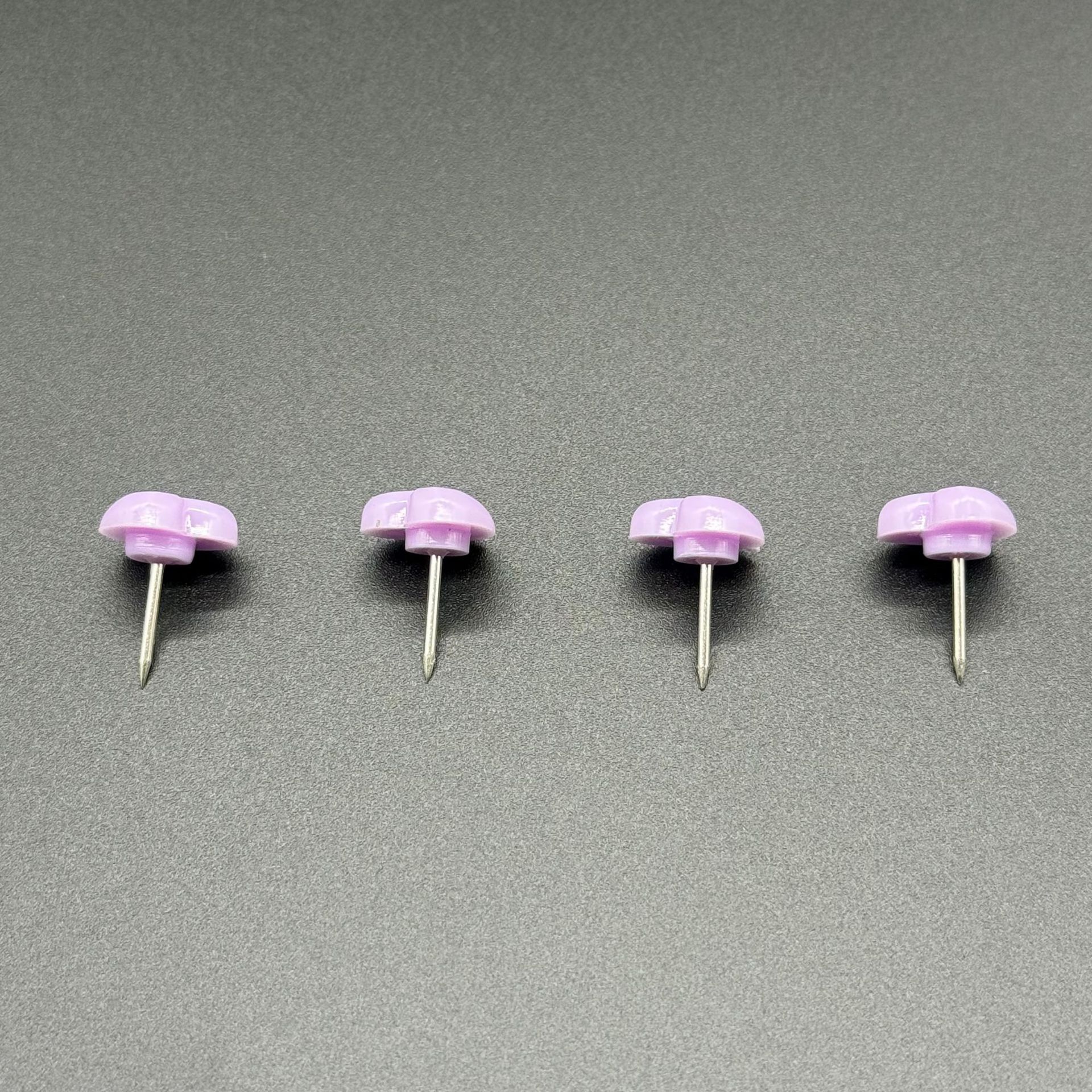 Yiwu fábrica en forma de I de uñas de amor rojo de uñas de plástico de corcho Pulsador de prensa de uñas en forma de corazón de uñas