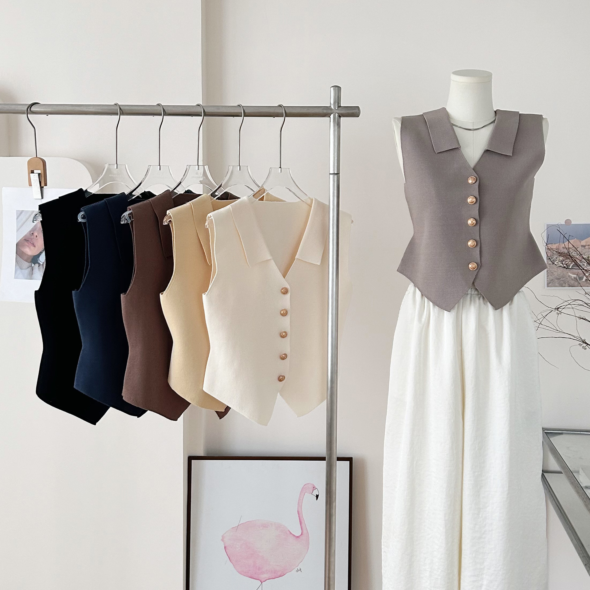 Women's Vest for Summer 2026, New Style for Outerwear, Elegant Single-Breasted French Retro Sleeveless Top
