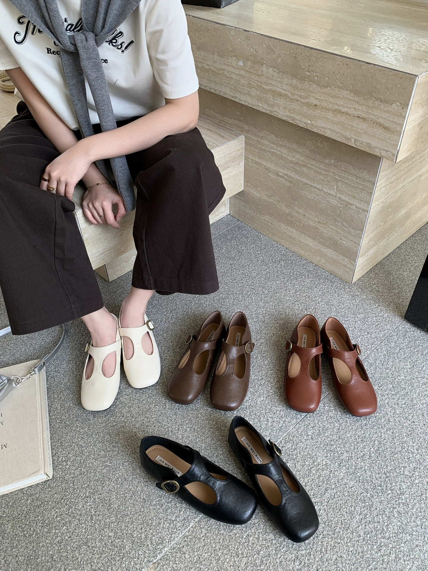 Французские одиночные туфли женские 2025 весна и осень новые низкие каблуки T-образная пряжка Мэри Джейн обувь фея нежный дизайн маленькие кожаные туфли