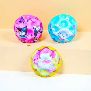 Прыгучий мяч с персонажами Sanrio с отверстиями