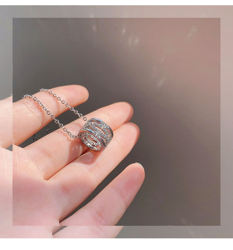 Korean Hollow Diamond Pendant Necklace Female Titanium Steel Clavicle Chain display picture 1