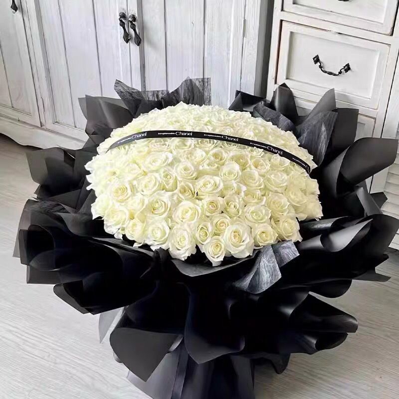 [시의 의미] 장미 99송이 + 조명을 보내는 관심