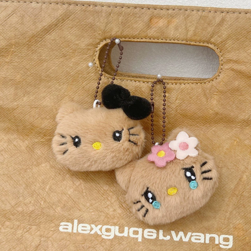 Плюшевая подвеска-брелок (Hello Kitty) миниатюрная мультяшная кукла, мягкая пушистая подвеска для сумки, размер 3.9×2.1×3.1 см