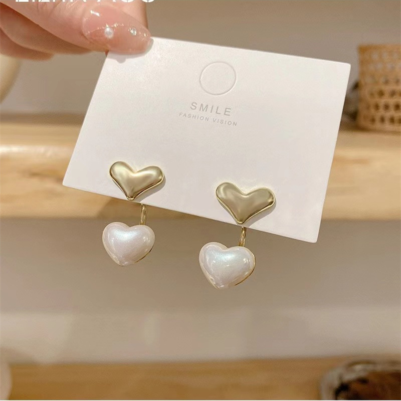 Fashion Pearl Heart-shaped Earrings Simple Alloy Earrings display picture 1