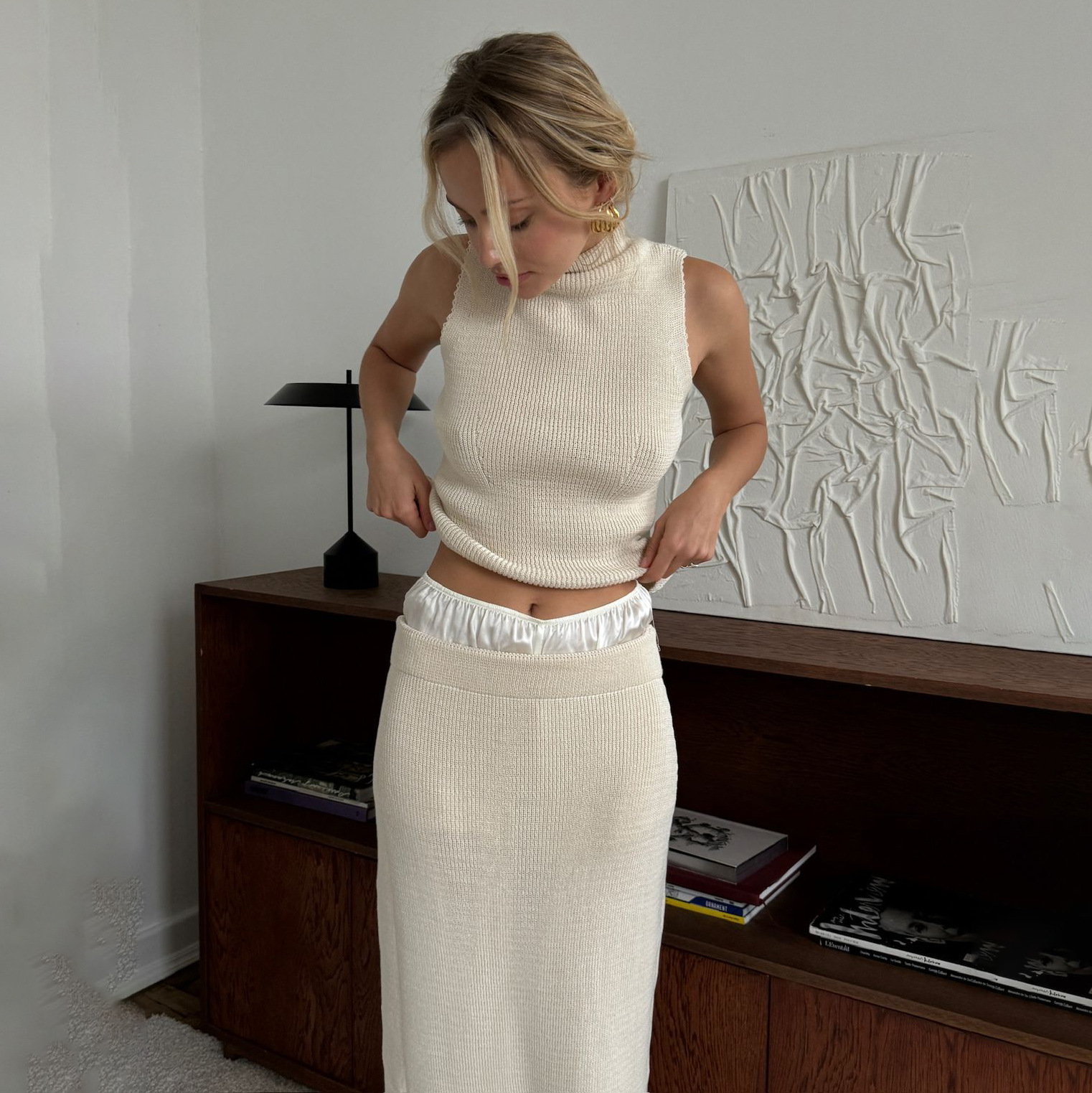 Conjunto de top de malha e saia de cintura alta estilo francês_voghion.com