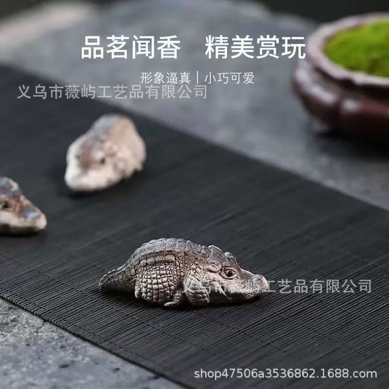 Explosive creative small crocodile tea pet decoration mini cute home desktop pet resin crafts ornaments wholesale