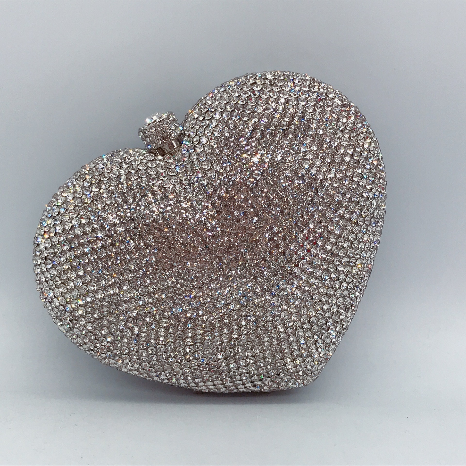 Seleccione estrictamente el nuevo diamante en forma de corazón bolsas de mano de banquete de diamantes bolsas de noche vestidos de mujeres bolsas de mano de celebridades cheongsam