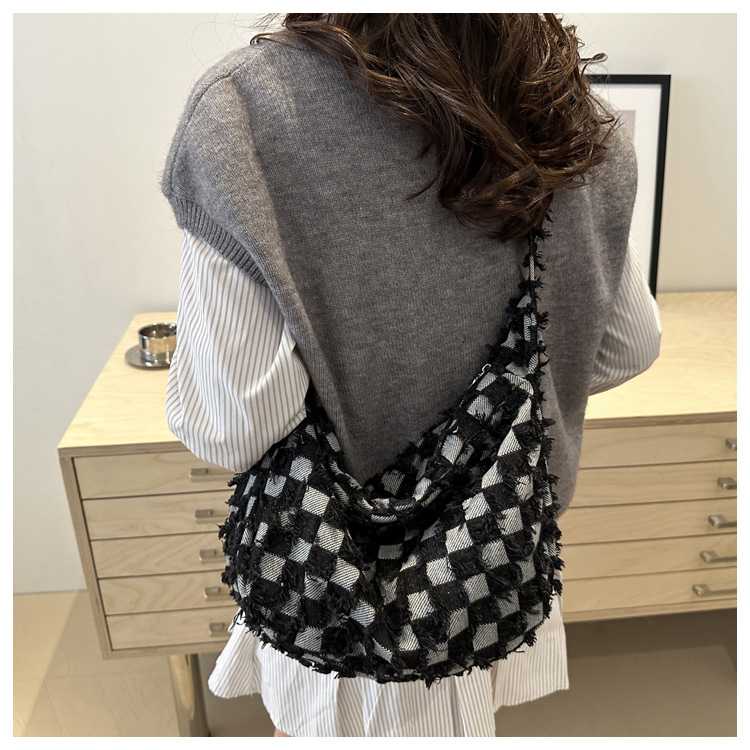 Casual and fashionable crossbody bag 2025 new style large-capacity simple checkered single-shoulder bag, personalized and versatile, lightweight underarm bag undefined