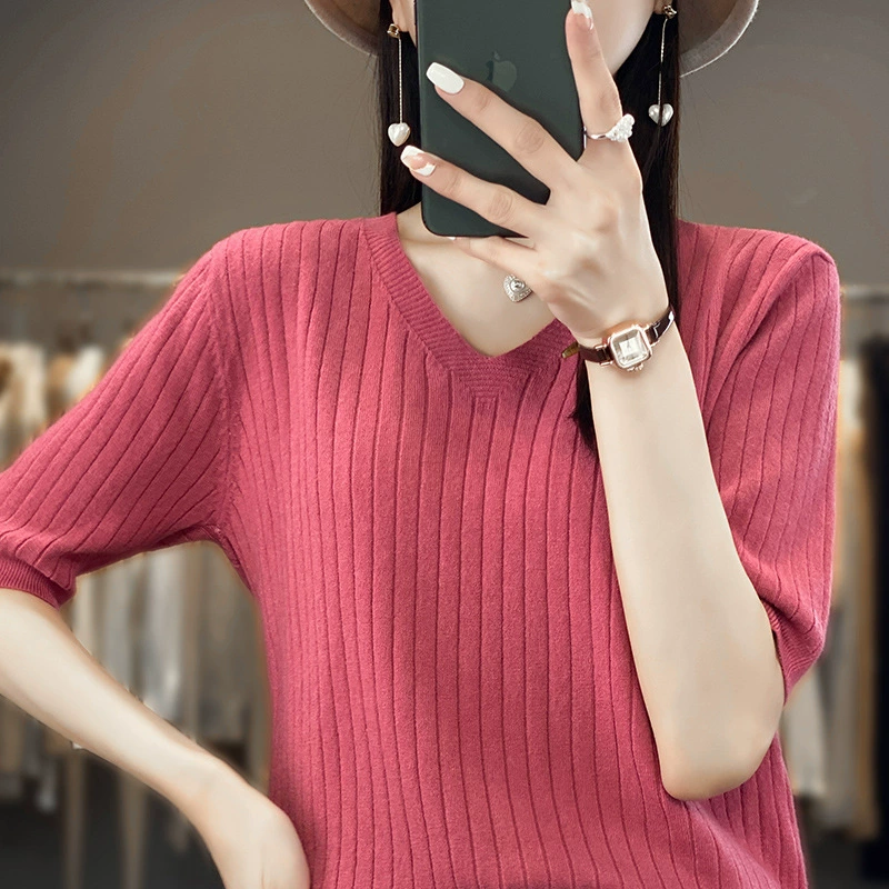 Тонкий V-образный вырез новый внутренний свитер с короткими рукавами женский 2025 весенний свитер вязаный свитер белый тонкий пол-рукава женская футболка