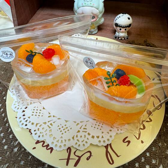 Food-Grade Silicone Squishy Toy, Same Style as Little Red Book, Creamy Texture, Slow Rebound, High-Value Stress Relief Toy